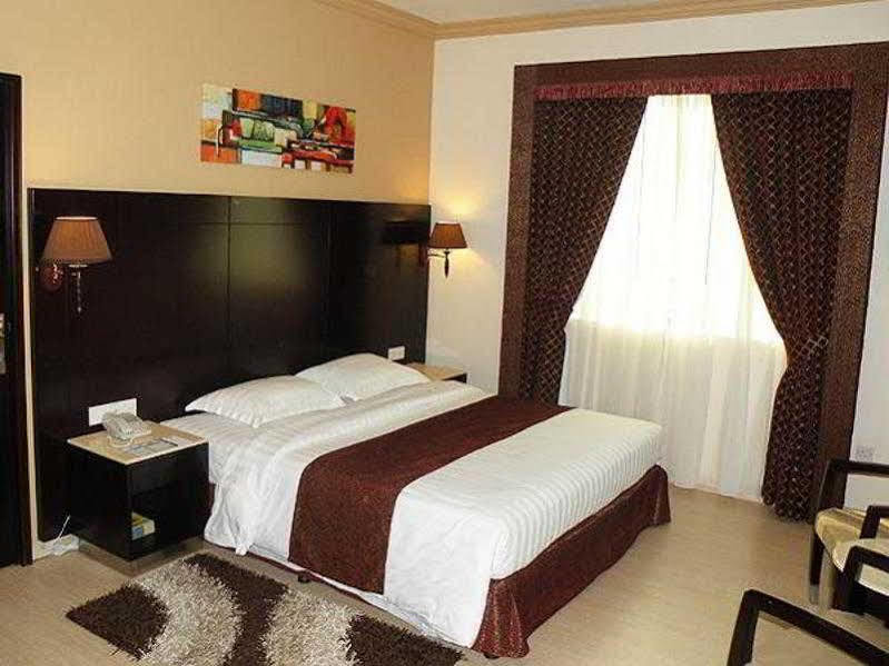 Signature Inn Deira - Free Parking Dubái Exterior foto